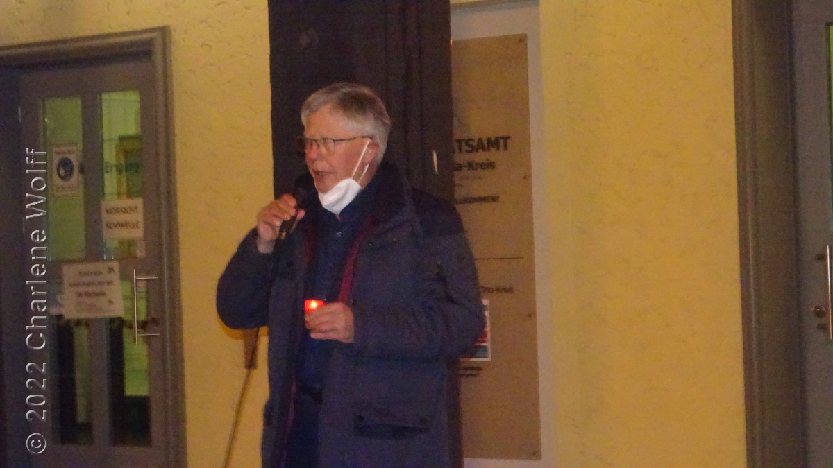 Landrat Thomas Fügmann bei der Friedensdemo in Schleiz 